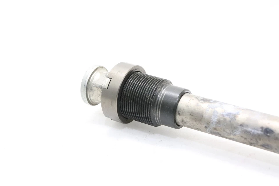 2006 川崎 NINJA ZX10R 原始设备制造商后背 SWINGARM BOLT SUSPENSION PIVOT AXLE — 第 3/4 张图片