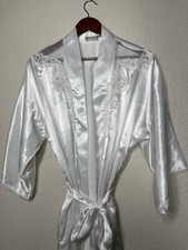 Vintage L California Dynasty Satin Women  s Embroidered Rose Lace Robe Nightgown