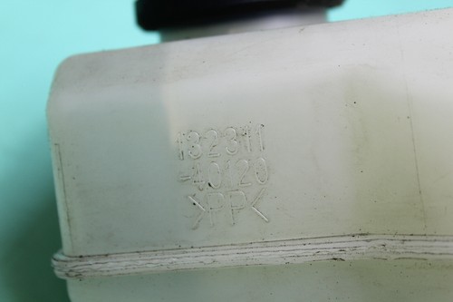 Toyota Prius II 2 NHW20 Expansion Tank Brake Fluid 132311-40120 - Picture 2 of 3