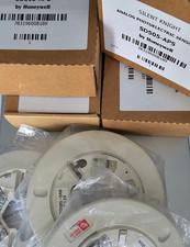 New Silent Knight SD505-APS Photoelectric Smoke Detector with Detector Base