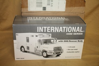 First Gear 1/34 International 4400 Series EMS Rescue 39 Diecast  #19-0039 2004