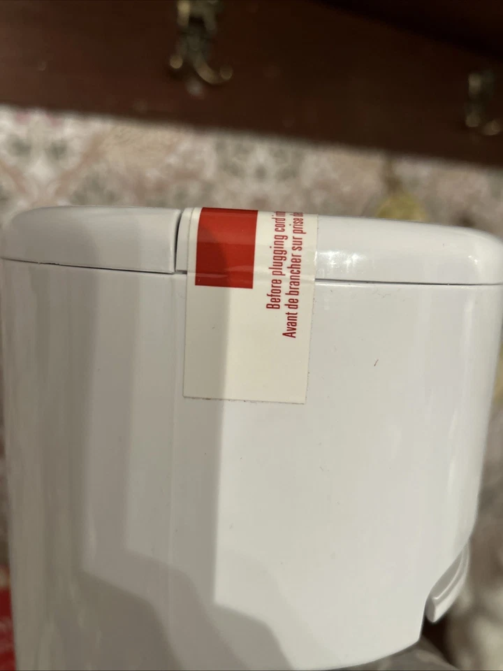 Dispensador de agua caliente Sunbeam 3211 - Blanco “HOT SHOT” NUEVO caja abierta Foto 3 de 4