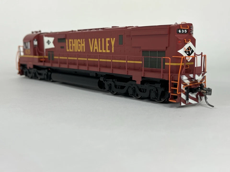 Bowser HO Scale Lehigh Valley Cornell Red #635 Century C628 DC Powered - Image 4 of 4