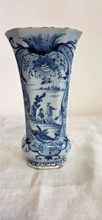 Vase cornet en faïence de Delft XVIIIème