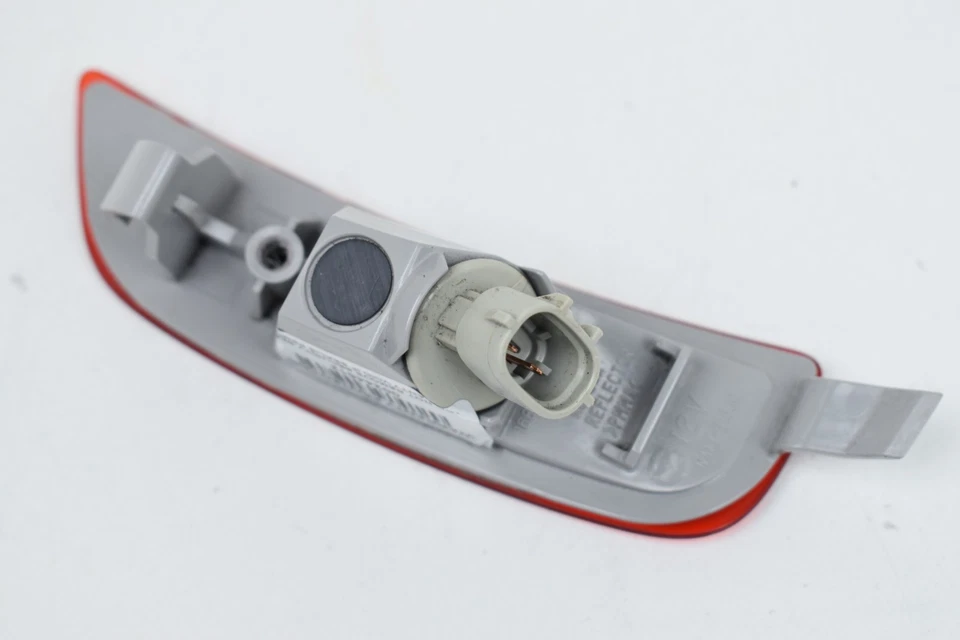 2016-2024 年马自达 MX-5 Miata 后保险杠左光反射器侧标记原始设备制造商 — 第 3/4 张图片