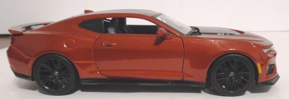 Chevy Camaro ZL1 2017 diecast 1/24 usado Foto 3 de 4