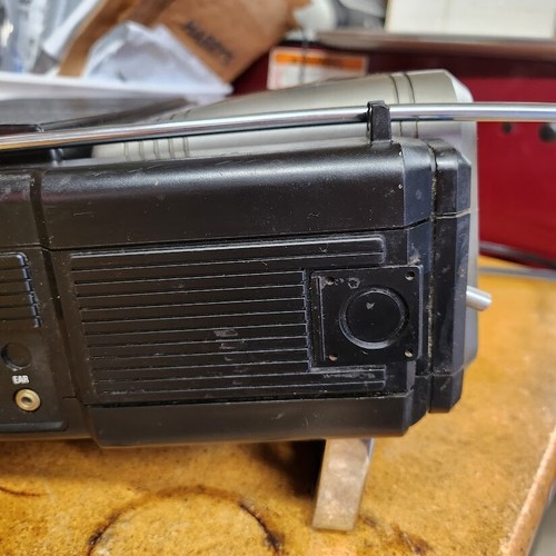 Radio TV vintage Sears Go Anywhere stato solido 564 UHF VHF AM FMTesteggiata tutto funzionante - Foto 7 di 18