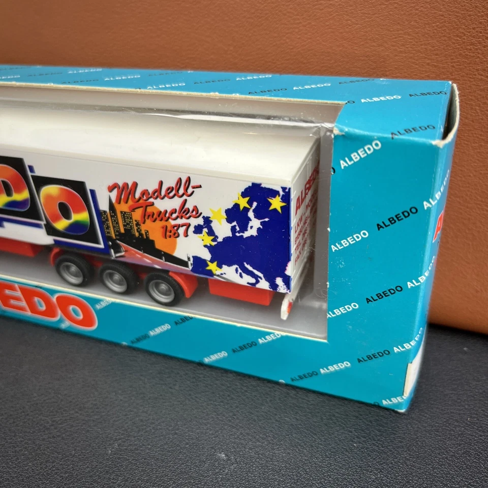 Camión modelo Albedo Volvo Globetrotter 300167 Z2 Foto 3 de 4