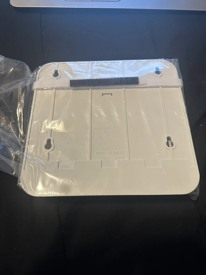 Solución de montaje en pared BGW 320 para múltiples soportes de router módem AT&T Foto 3 de 3