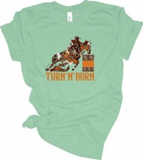 Camiseta Horseshoe Turn & Burn Barrel Racing Vaquera Barrel Racer Shirt