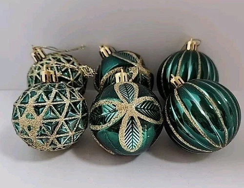 6 Vtg. Christmas Ornaments Balls Emerald Green Indented Ribbed Gold Glittered 