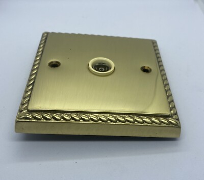 MEM Georgian Brass 3035WH, 1G TV/FM isolierte Steckdose, Seilkanteneffekt.