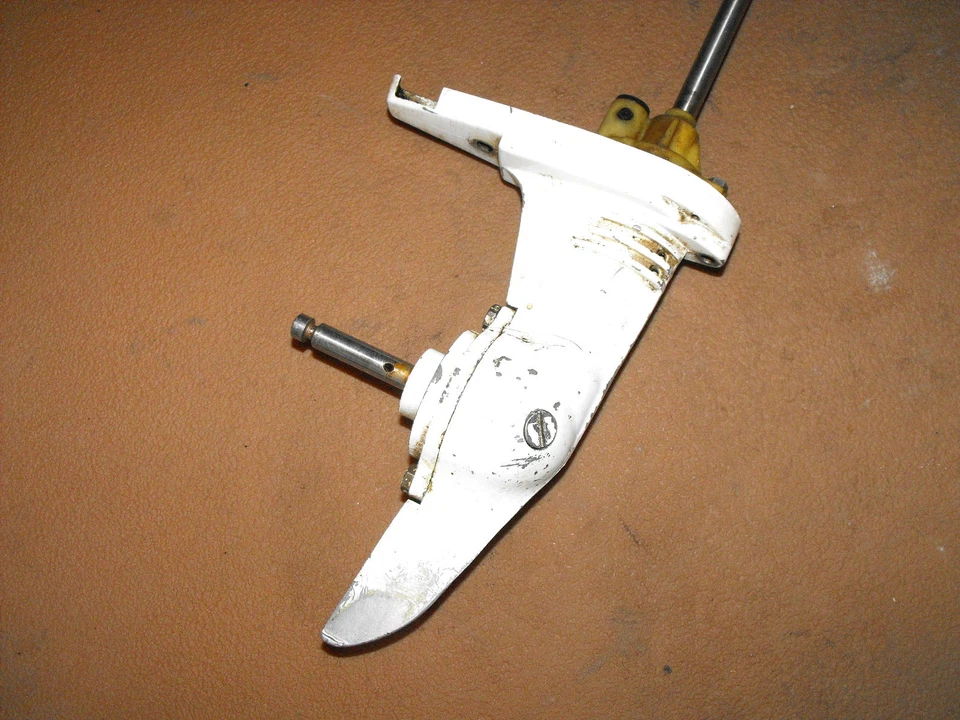 Johnson 4 HP 4R77B Lower Unit PN 0385550 Fit 1973-1977 - Image 4 of 4