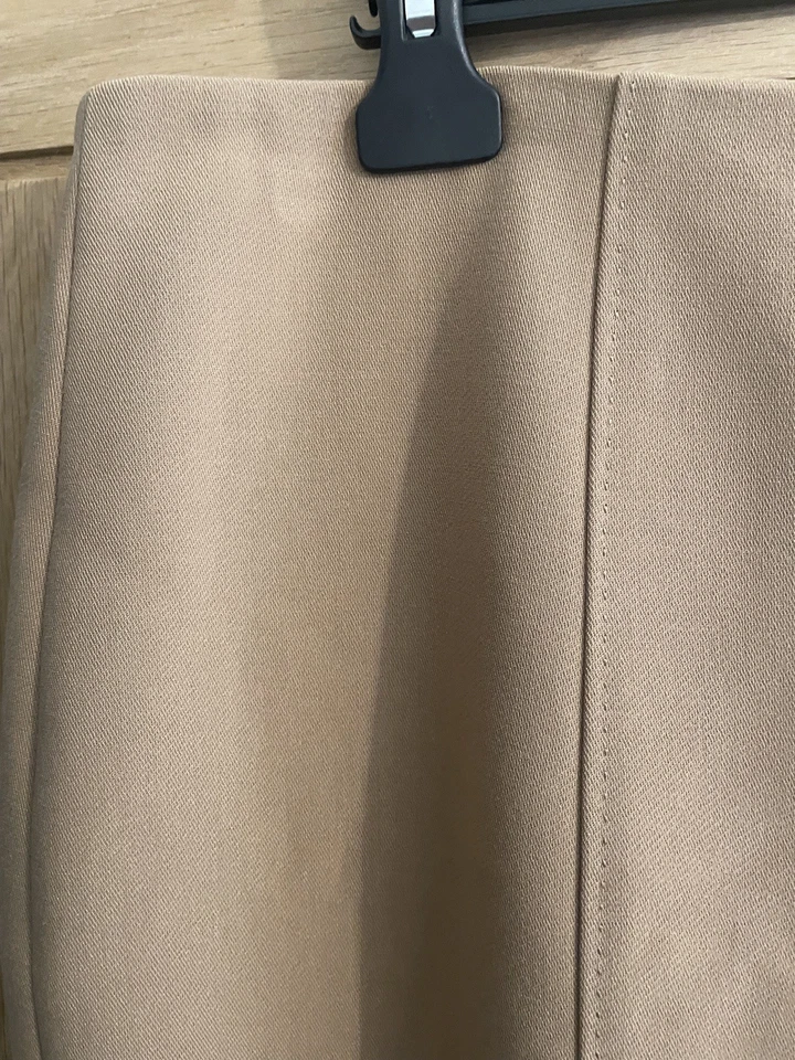 HOBBS BNWT Camel Skirt. Size 16, Waist 34, L27in. Lined Smart. Autumn ❤️❤️ - Image 3 of 4