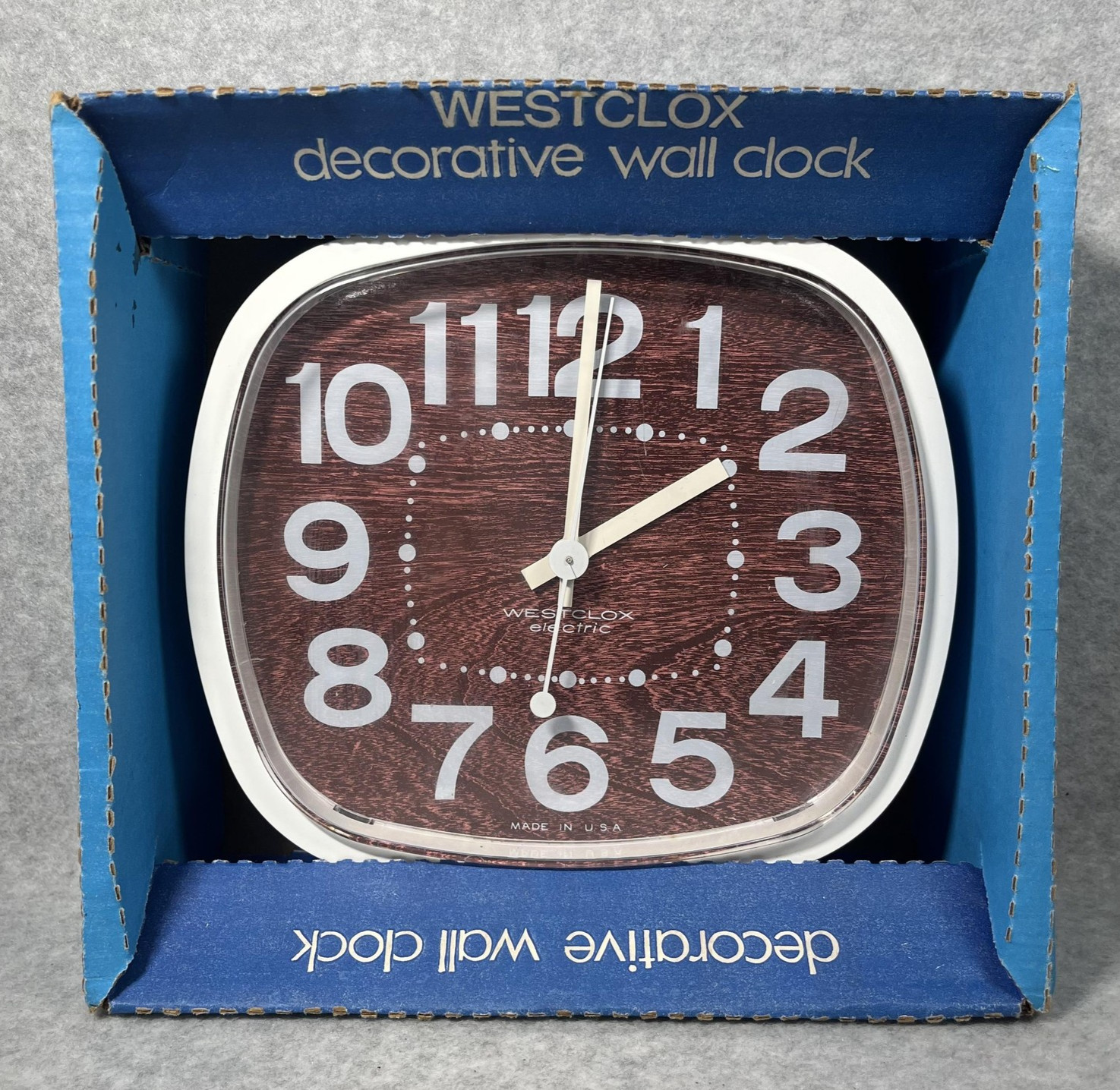 Vintage Westclox Walltone Electric Wall Clock Walnut Woodgrain USA Retro Decor