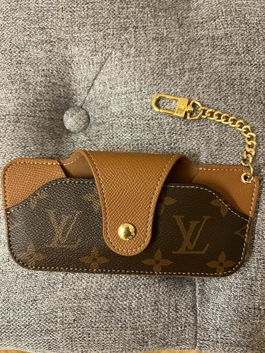 LOUIS VUITTON（LV） Louis Vuitton porta occhiali con catena da appendere