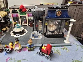 LEGO CREATOR: Assembly Square (10255)
