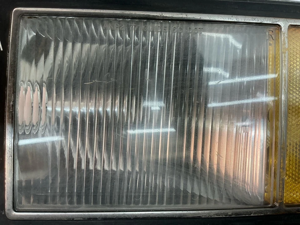 Headlamp Assembly CADILLAC FLEETWOOD Right 77 - Image 3 of 4