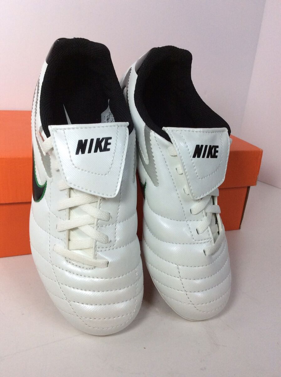 Jr Nike Marquis FG-R, Size 1 1/2Y, Cleats MTLC Summit White Jr Nike Marquis FG-R, Size 1 1/2Y, Cleats MTLC Summit White