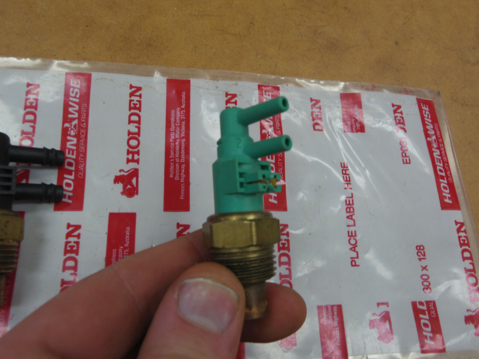 NOS HOLDEN EMISSION 6CYL EGR EFE TVS Thermal Vacuum Switch PORT WB VC