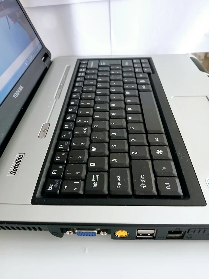 Toshiba Satellite L100 Laptop Windows XP Home Edition - Image 4 of 4