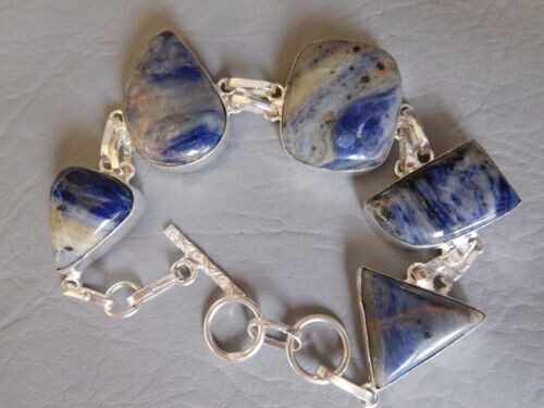 Bracelet sodalite bleue en argent idéal pour accessoiriser une tenue d'été