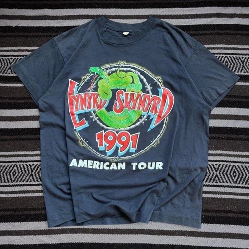 Lynyrd Skynyrd American Tour t shirt size X-LAR 1990s vintage concert t-shirt, vintage, size L, single stitch, B+ condition