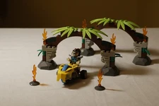 LEGO LEGENDS OF CHIMA: Jungle Gates (70104) 100% COMPLETE - Retired Set