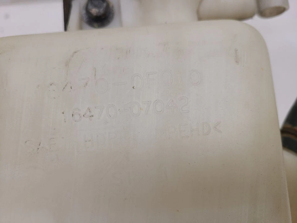 Toyota Tundra 2000-06 (4,7 L/AT) depósito de refrigerante  Foto 2 de 4