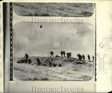 Press Photo Troops maneuver during battle in World War I - pim07931