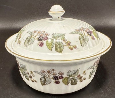 Royal Worcester Lavinia White 8 1/8'' Covered Casserole Dish ExcCond FreeShipping