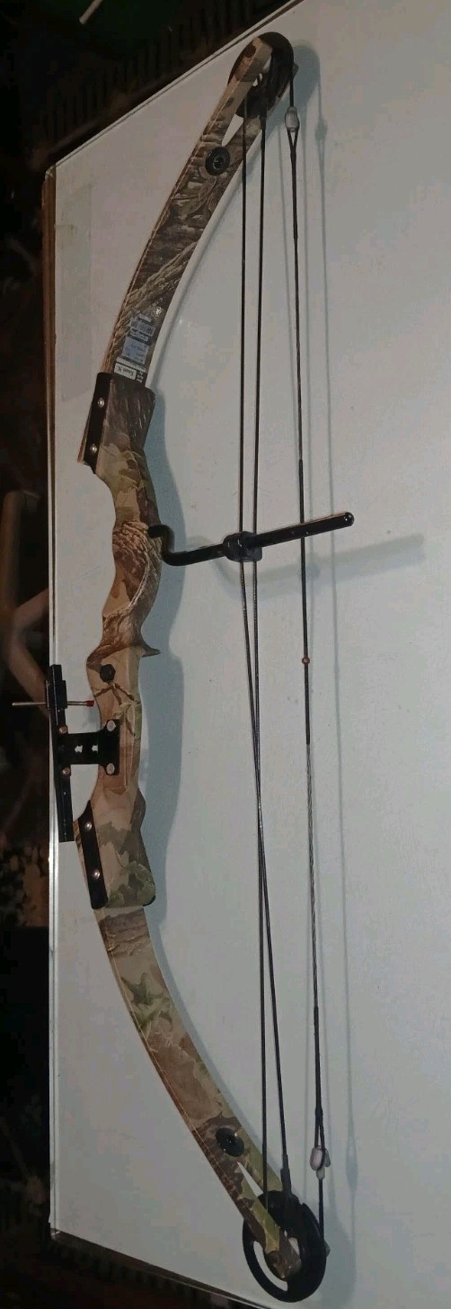 Vintage Hoyt USA Magic Compound Bow L-22 St-29