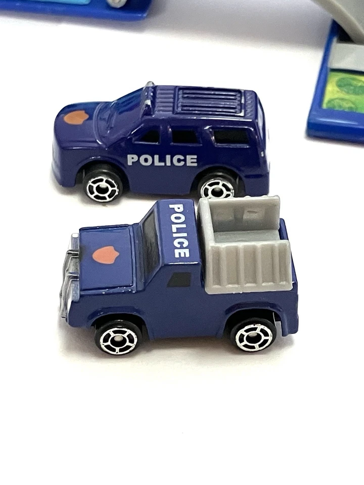 Soma 1997 Micro Racers City Juego Pop Up Estación de Policía Tiene 2 Coches Leer Foto 4 de 4