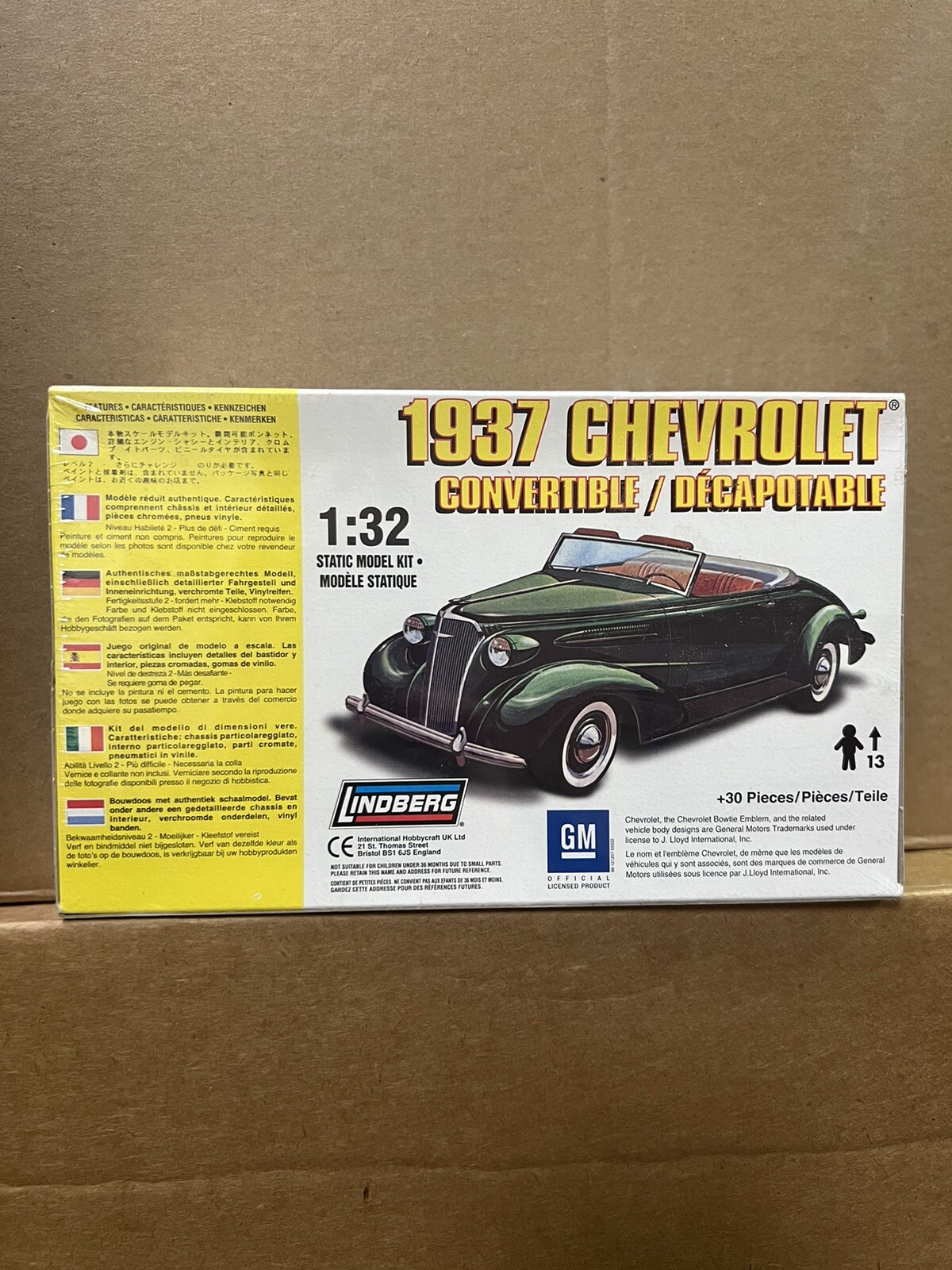 2009 Lindberg 1/32 Static model Kit 1937 Chevrolet Convertible 