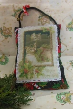 Christmas Kittens In a Holiday setting--peg hanger/cupboard tuck/Ornie  8" X 6"