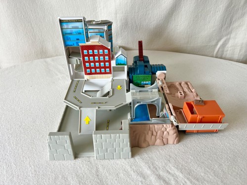 Lotto Playset Micro Macchine Galoob vintage anni 80-90 con auto e accessori - Foto 12 di 24