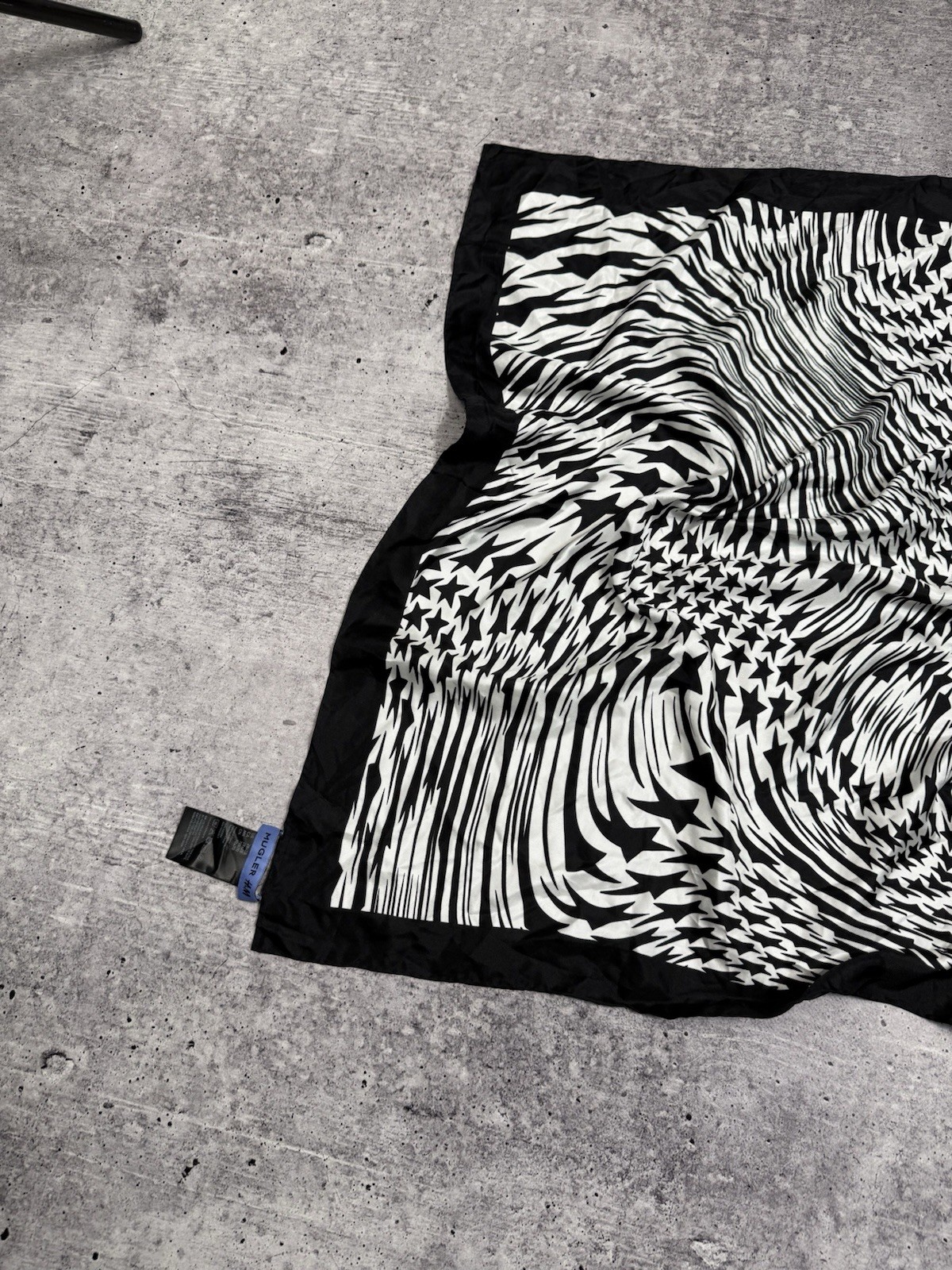 Mugler X H&M Black Swirling Star Pure Silk Square Scarf Shawl 70x70cm BNWT opium image 4