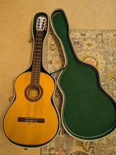 Vintage Ariana A588 Classic guitar made in Japan With Hard Case