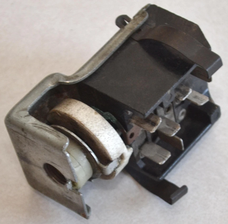 Interruptor de lámpara de faros Ford Galaxie y Mercury 1961-1962, Comet 1964, fabricante original OEM Foto 4 de 4