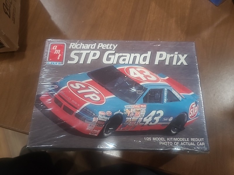 1990 Amt Ertl 43 Richard Petty STP Grand Prix Pontiac 1:25 Model Kit 6728 SEALED