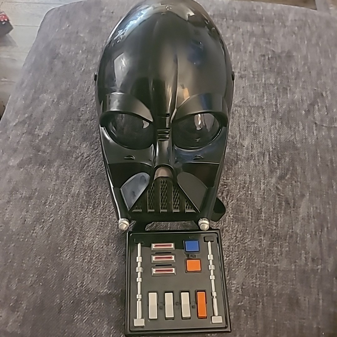 Vtg 2004 Hasbro Star Wars Darth Vader Tested Voice Changing Mask  display picture 1