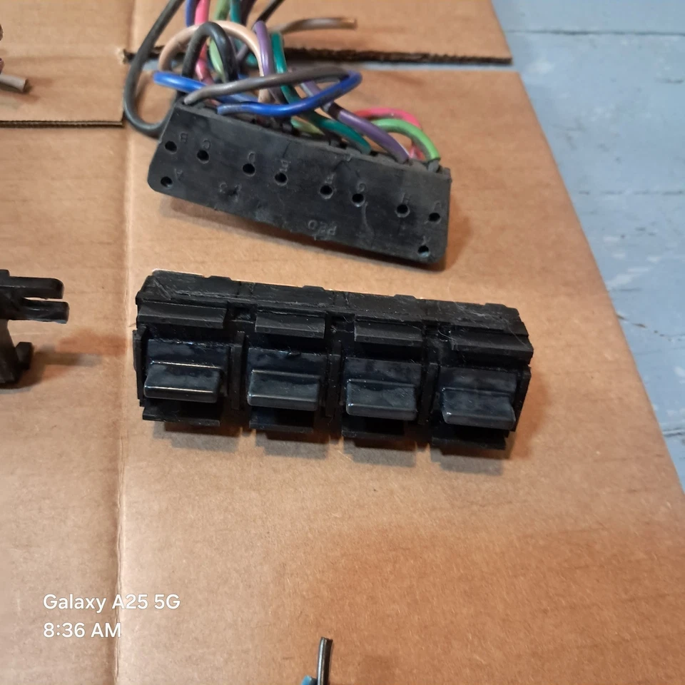 Pontiac Sunbird GT 1988-1994 convertible interruptores de bloqueo de ventana de puerta coletas originales Foto 3 de 4