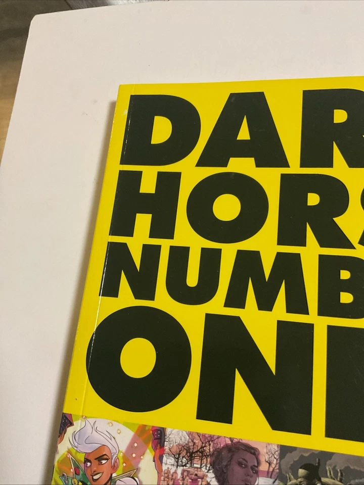 Dark Horse Number Ones TPB MUITO BOM ESTADO-NM Bounty Hellboy The Umbrella Academy - Imagem 2 de 4