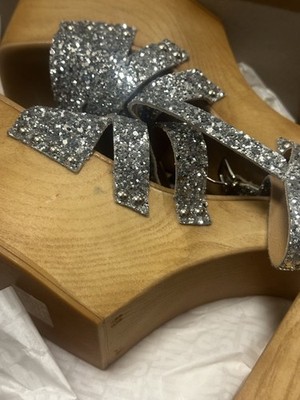    Warning: These heels cause compliments. Vintage-chic Steve Madden Platform