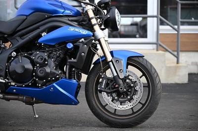 TRIUMPH　SPEEDトリプルR　2014年車 2014 Triumph Speed Triple R ABS Review