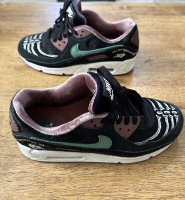 Nike Air Max 90 SE SIEMPRE Familia DO2154-010 Black Green Women's