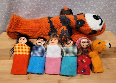 Vintage Handmade Mom Dad Family Cat Finger Knitted Tiger Hand Puppet Lot