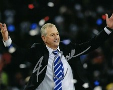 GFA Connecticut Huskies Coach Jim Calhoun Signiert Autogramm 8x10 Foto Einer COA
