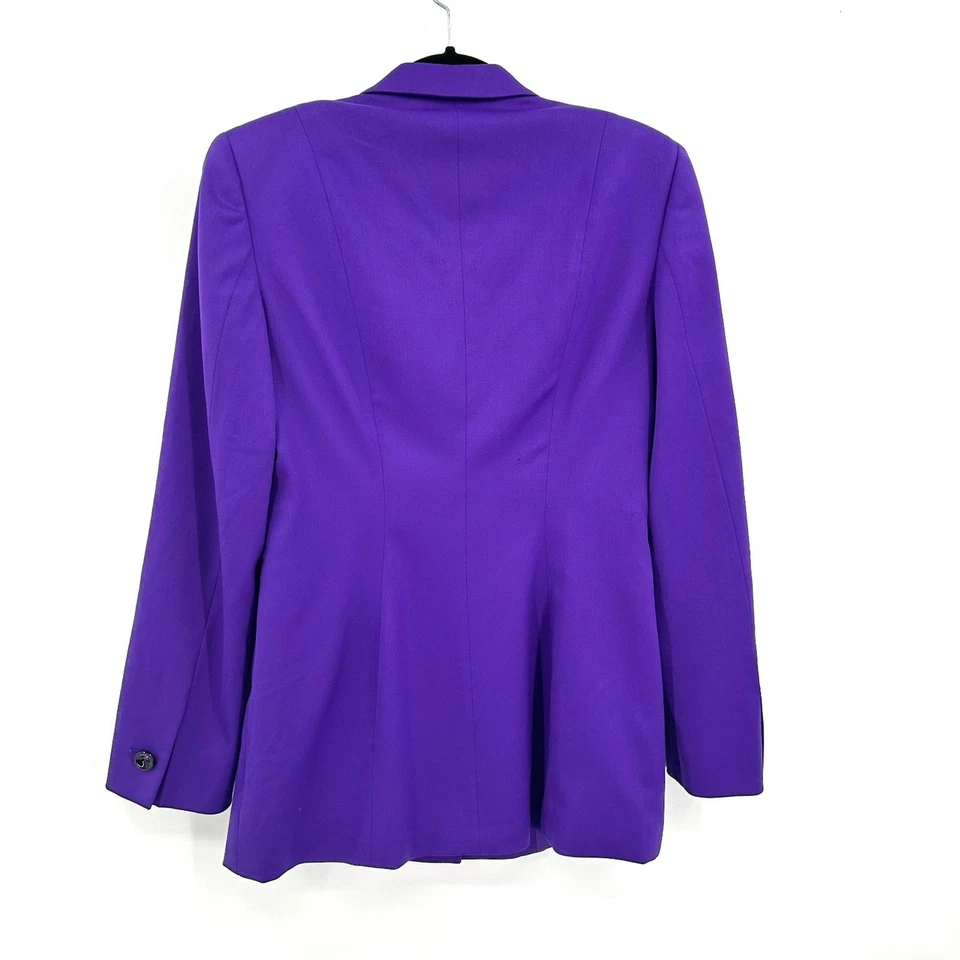 Chaqueta Blazer ESCADA Plisada Lana Púrpura Almohadilla para el Hombro Triple Botón Talla Pequeña Foto 2 de 4