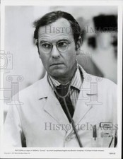1977 Press Photo Actor Rip Torn in "Coma" Movie - lrp86334